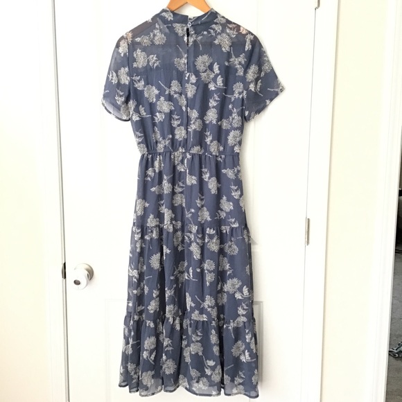Rokoko dusty greyish blue dress with white floral print. Short sleeve. - Picture 2 of 6